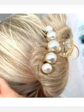 Elegant Pearl Cluster Hair Clip – Gold Barrette Updo Accessory